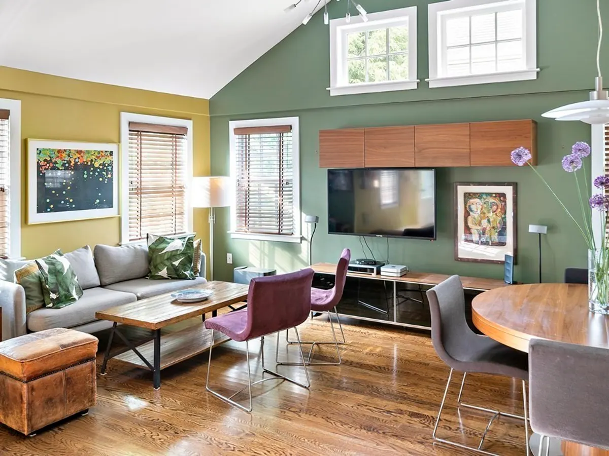 Well lit open concept living space, beautifully finished wide planked natural wood floors,
                complete with a TV and music center for family entertainment.